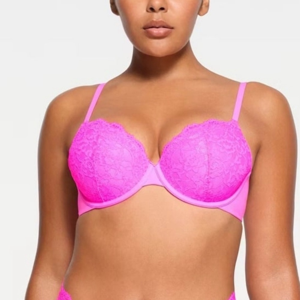 SKIMS Neon Pink Fits Everybody T-shirt Bra